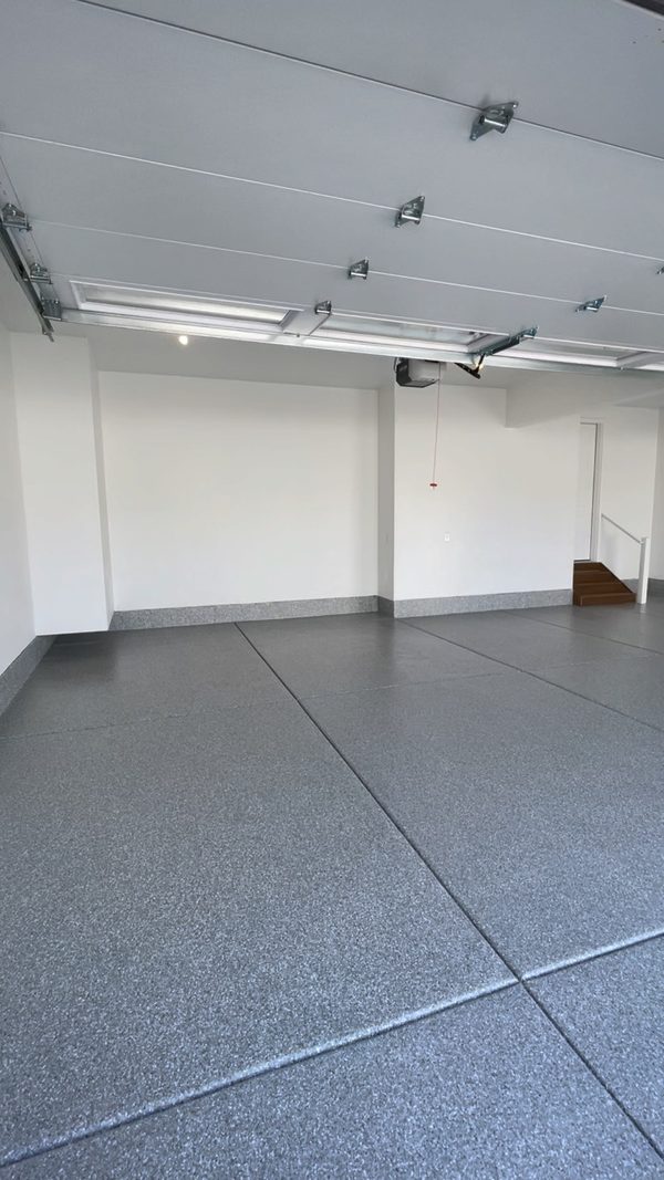 Finished gray flake garage floor with a flake baseboard
